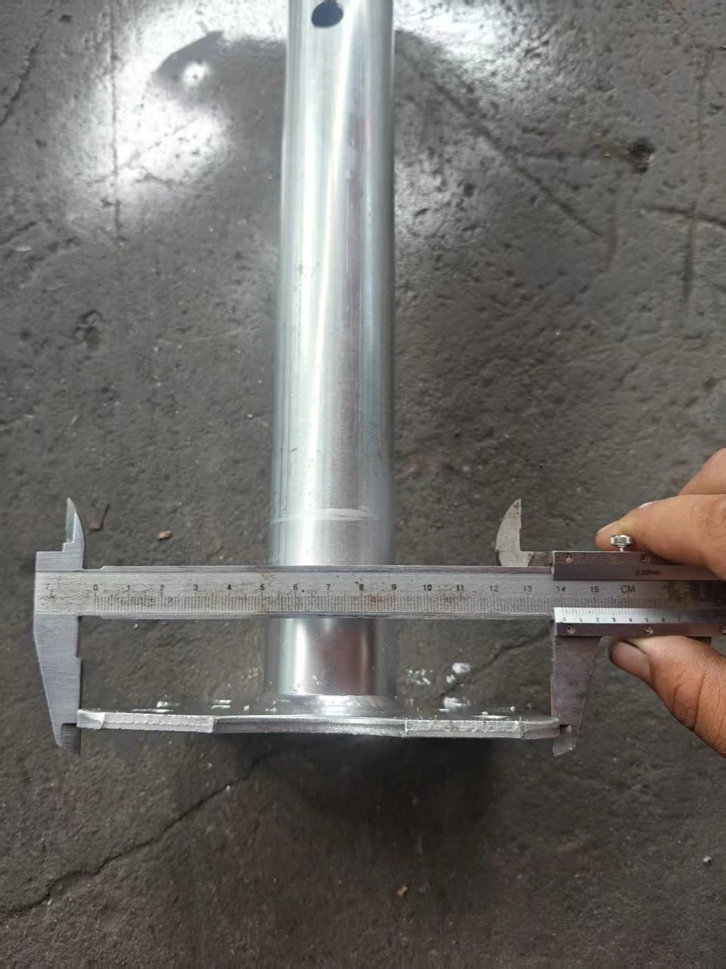 Steel prop base plate dimension inspection