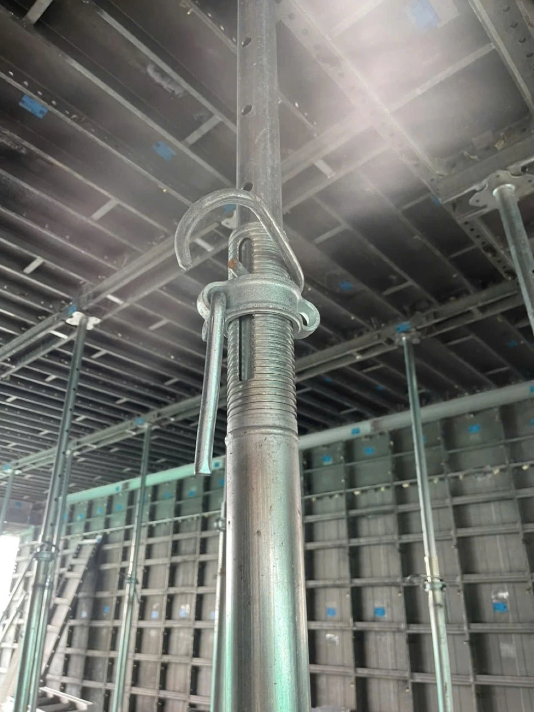Steel prop application detail